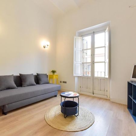 New! Bohemian Apartment In The Center Севилья Экстерьер фото