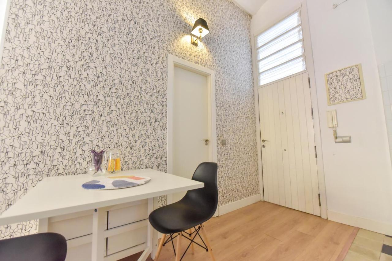 New! Bohemian Apartment In The Center Севилья Экстерьер фото