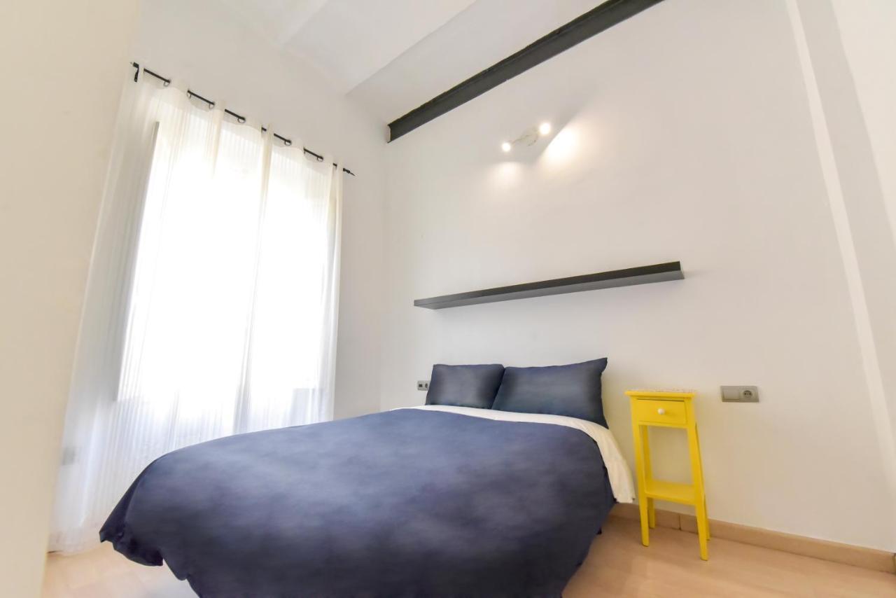 New! Bohemian Apartment In The Center Севилья Экстерьер фото