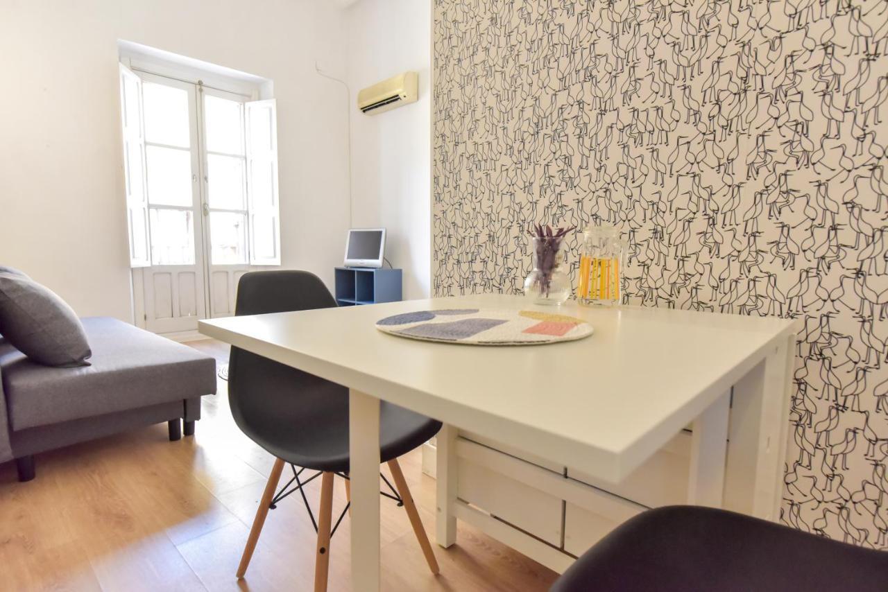 New! Bohemian Apartment In The Center Севилья Экстерьер фото
