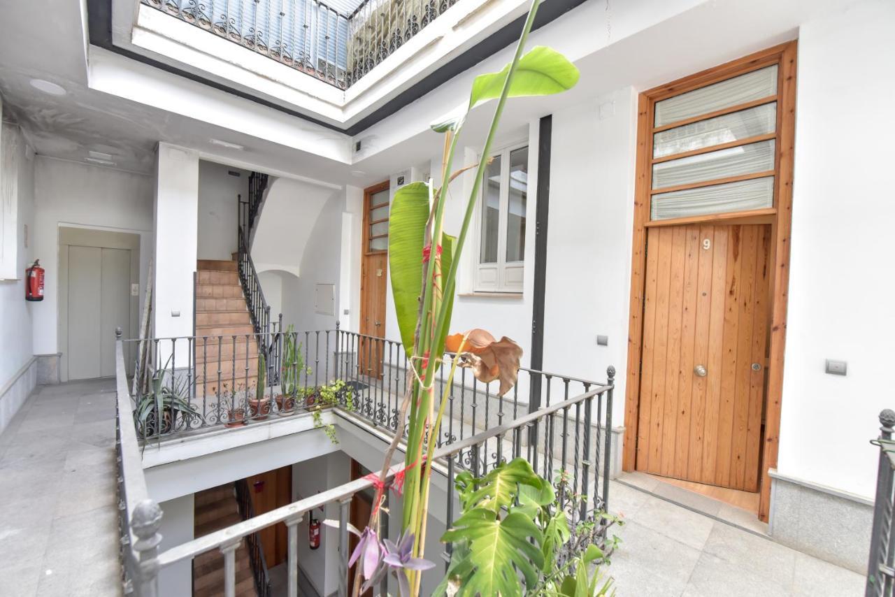 New! Bohemian Apartment In The Center Севилья Экстерьер фото