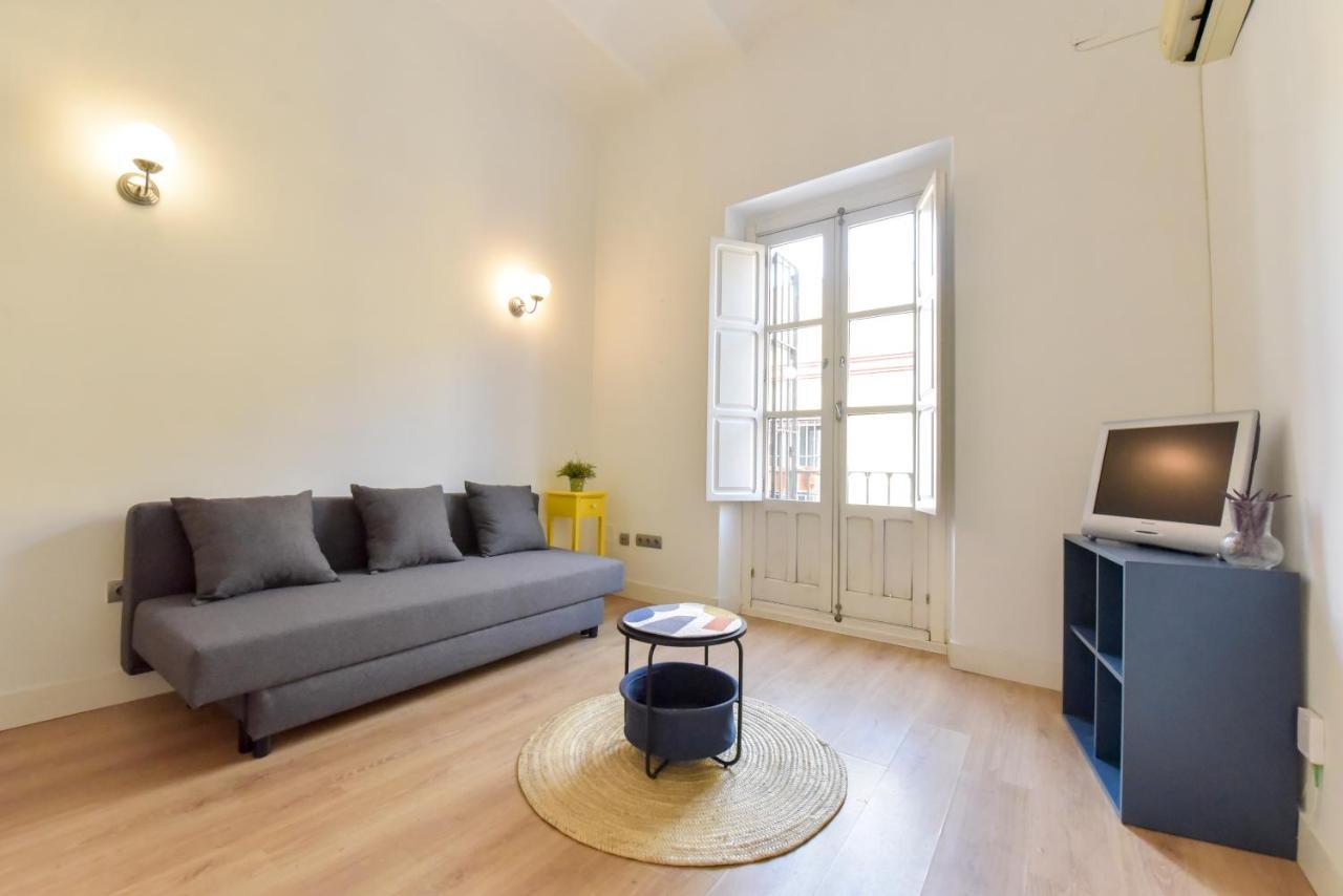 New! Bohemian Apartment In The Center Севилья Экстерьер фото