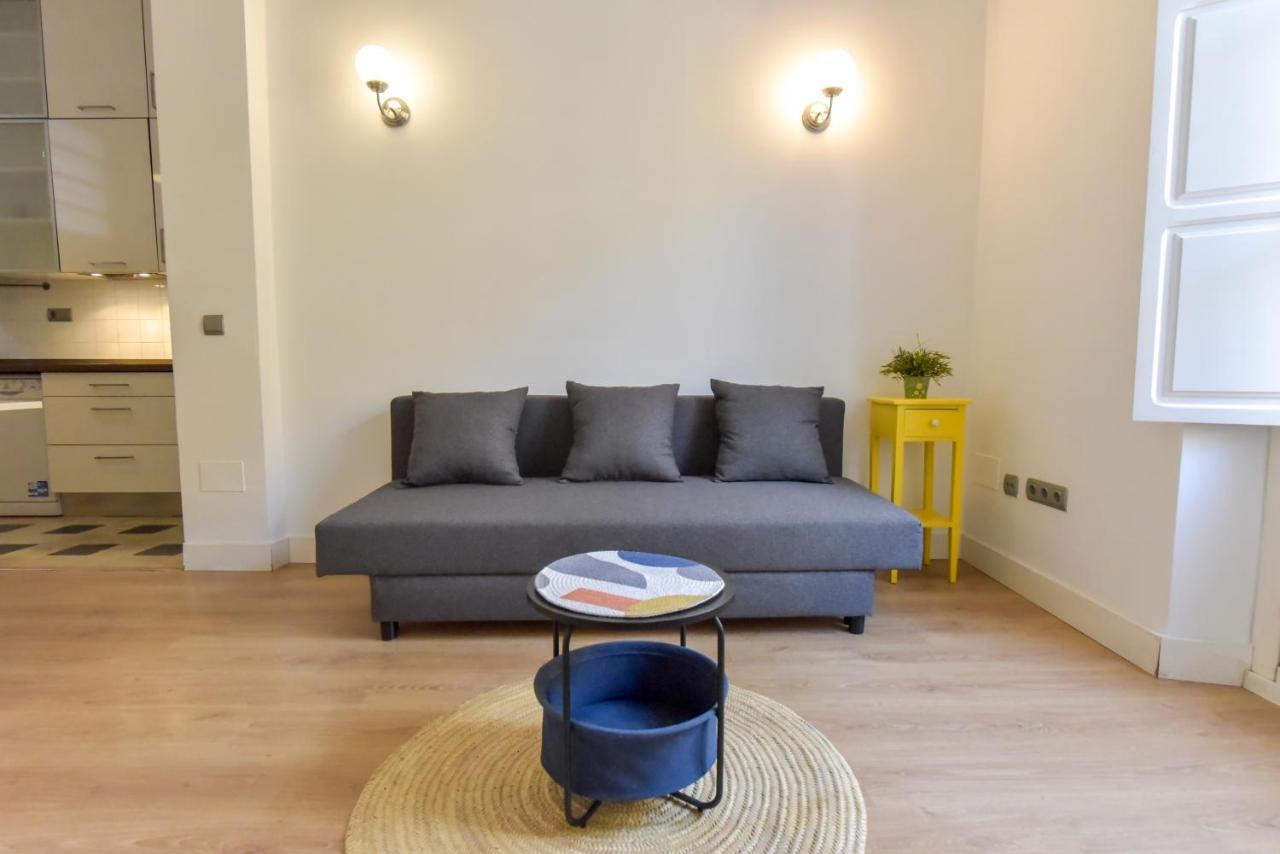New! Bohemian Apartment In The Center Севилья Экстерьер фото