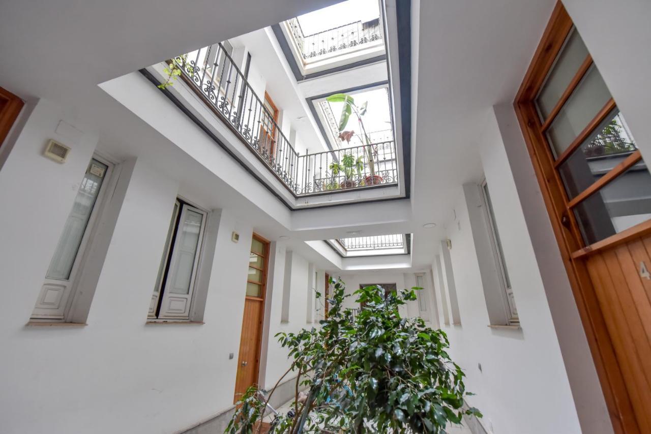 New! Bohemian Apartment In The Center Севилья Экстерьер фото